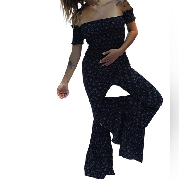 NWT Olivaceous Black Floral Ruched Jumpsuit Small - Picture 1 of 10